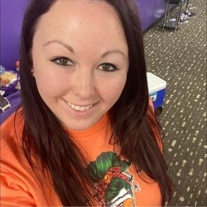 Meet your Posher, Adrianne